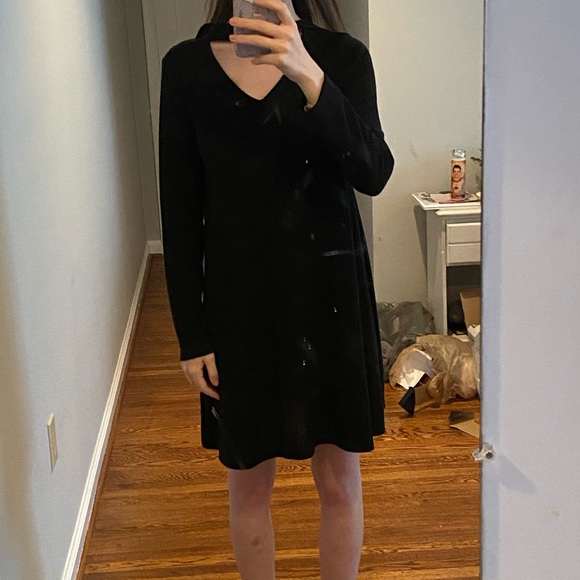 Black dress with triangle keyhole front - Picture 2 of 5